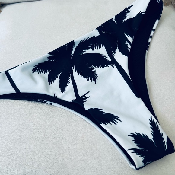 CHEEKY GAL 2 piece Bikini Black & White Hawaiian Print Beautiful Bathing Suit - Picture 3 of 16